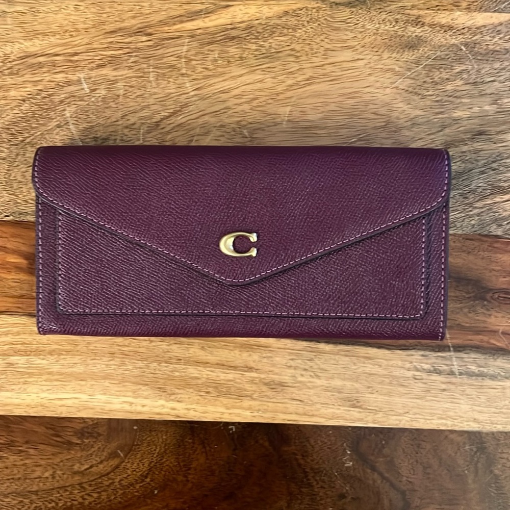 COPY - Coach WYN Continental Wallet